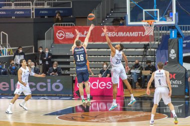 Mora Ban ile Endesa ACB Ligi maçında oynayan oyuncu