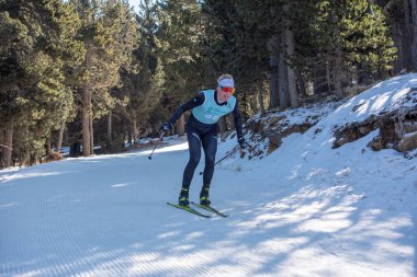 Naturlandia, Andorra: 20 Mart 2021: Franco Pesavento ITA 2021 Dünya Triatlon Kış Şampiyonası Andorra