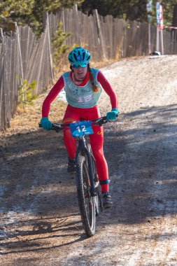 Naturlandia, Andorra: 20 Mart 2021: Marta Borbon 2021 Dünya Triatlon Kış Şampiyonası Andorra