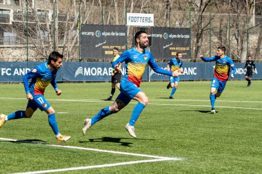 Encamp, Andorra: 2021 Nisan 04: Carlitos FCA, 4 Nisan 2021 tarihinde Andorra, Andorra 'daki Prada de Moles Stadyumu' nda FC Andorra ve Ibiza arasında oynanan İkinci Lig B maçında oynamaktadır.