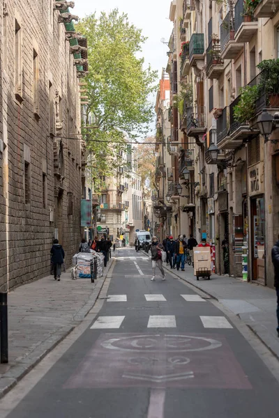 Barcelona Katalonien 2021 April Människor Går Gatorna Raval Grannskapet Staden — Stockfoto