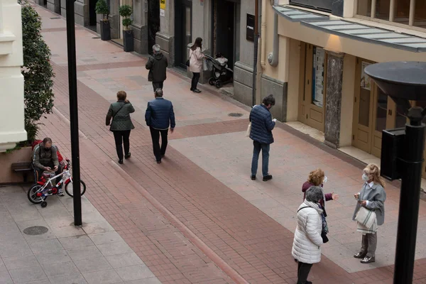 Логроньо Испания 2021 Апреля Люди Идущие Пустым Улицам Логроньо Времена — стоковое фото