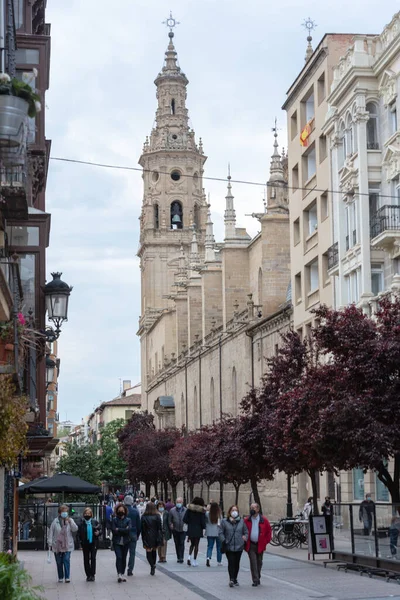 Logrono Ισπανία 2021 Απριλίου Άνθρωποι Περπατούν Στους Άδειους Δρόμους Του — Φωτογραφία Αρχείου