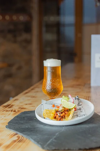 Arinsal Andorra 2021 Nisan Biraya Bir Taco Pastor Eşlik Ediyor — Stok fotoğraf