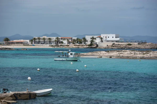 Formentera Hiszpania Maja 2021 Łódź Plaży Pujols Formentera Latem 2021 — Zdjęcie stockowe