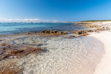 İspanya 'nın Balear Adalarındaki Formentera Adası plajları.