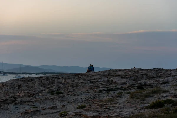 Фроментера Испания 2021 Июня Люди Наслаждающиеся Прекрасным Закатом Пляже Сес — стоковое фото