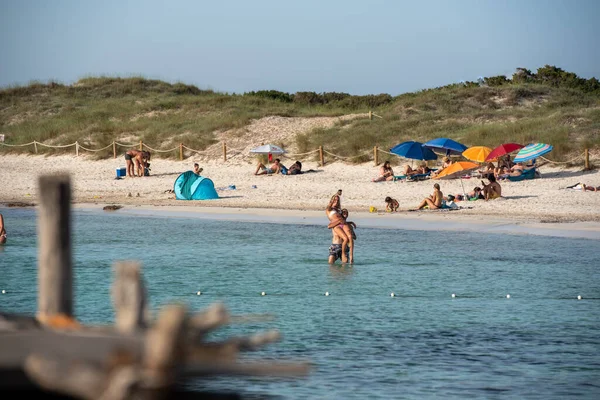 Formentera España 2021 Junio Turistas Disfrutando Playa Illetes Formentera España — Foto de Stock