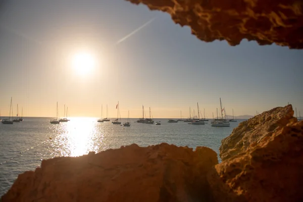 Formentera スペイン 2021年6月23日 2021年夏にスペインのFormenteraにあるCala Saonaのビーチのボート — ストック写真