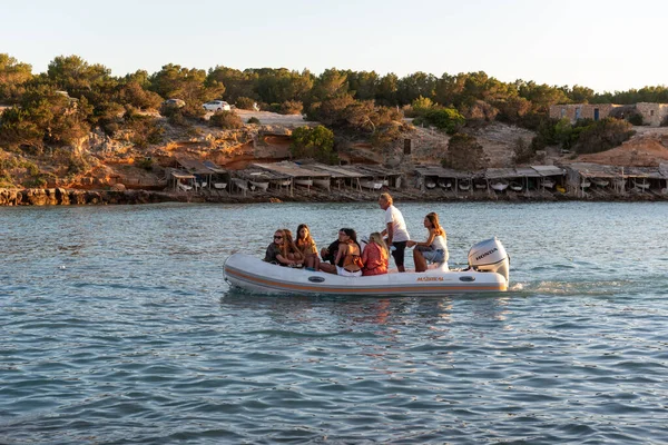Formentera Spagna 2021 Giugno Giovani Zodiaco Dello Yacht Sulla Riva — Foto Stock