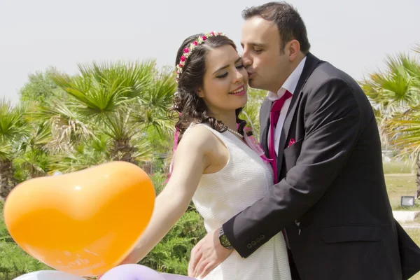 Retrato Feliz Pareja Recién Casada —  Fotos de Stock