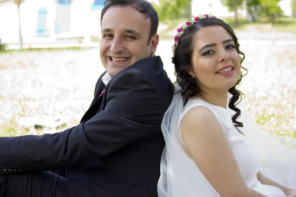 Retrato Feliz Pareja Recién Casada —  Fotos de Stock