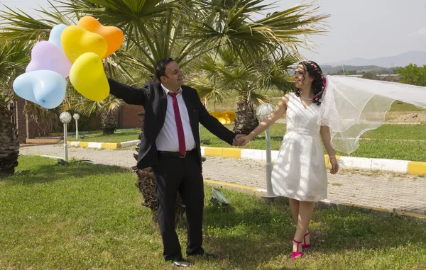 Ευτυχισμένο ζευγάρι μόλις παντρευτεί — Φωτογραφία Αρχείου