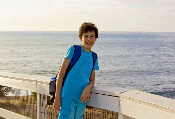 Retrato Menino Bonito Está Sorrindo Para Câmera Jolla Beach San — Fotografia de Stock