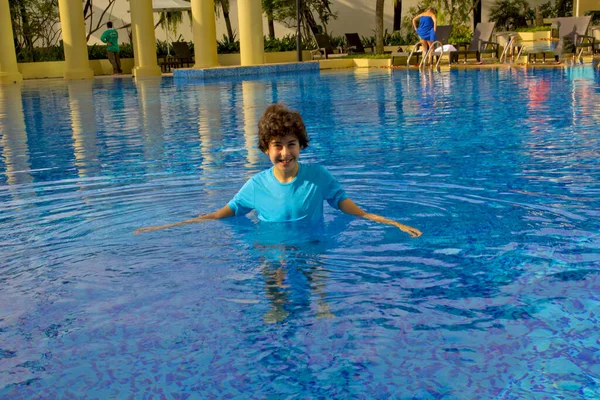 Glückliches Süßes Kind Schwimmbad Sommer — Stockfoto