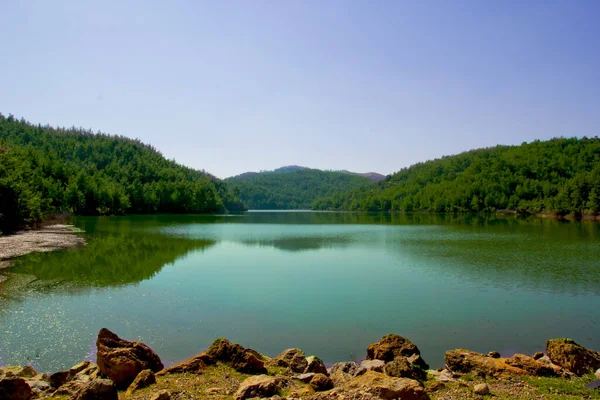 Piękna Scena Jeziora Górach — Zdjęcie stockowe