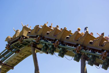 Helsinki, Finlandiya 'daki parkta hız treni