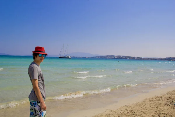 Young Boy Red Hat Beach Summer — Stock Photo, Image