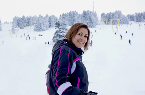 Mulher Feliz Esquiando Inverno Uludag Turquia — Fotografia de Stock