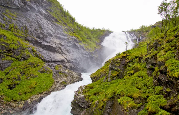 Landskap Med Vattenfall Och Fjäll Norge — Stockfoto