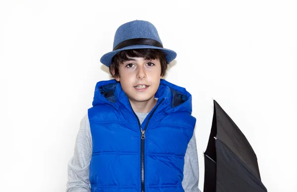 Szczęśliwy chłopiec z kapelusz i parasol — Zdjęcie stockowe
