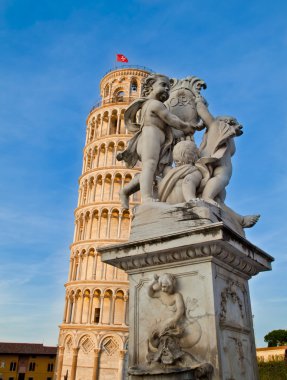 Eğik Pisa Kulesi, İtalya