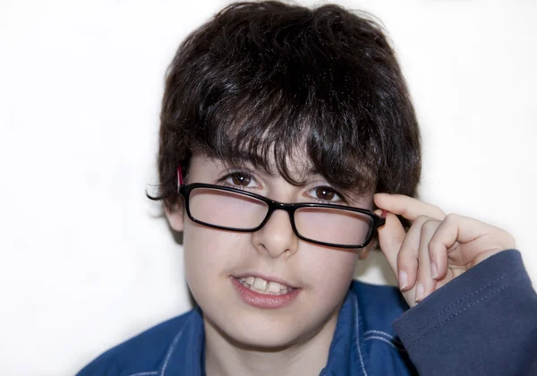 Rapaz feliz com óculos — Fotografia de Stock