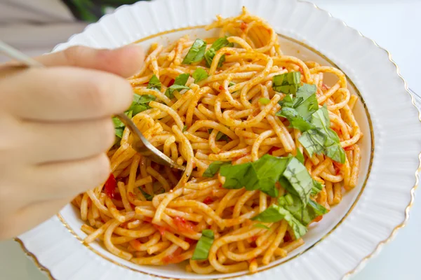 Spaghetti con basilico fresco — Foto Stock