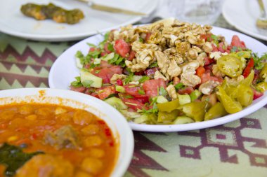 Taze ve lezzetli salata