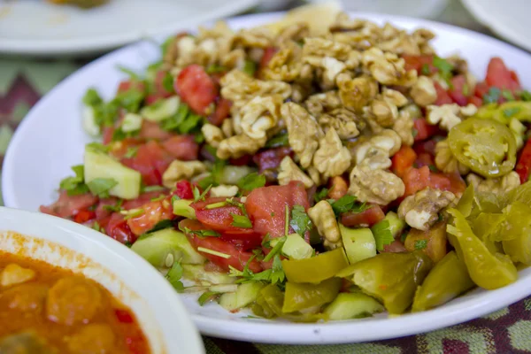 Insalata fresca e deliziosa — Foto Stock