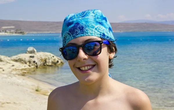 Happy teen looking to camera — Stock Photo, Image