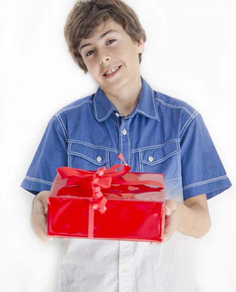 Niño con regalo rojo —  Fotos de Stock