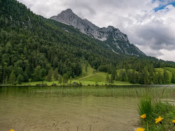 Green Meadow Small Wooden Barn Crystal Clear Mountain Lake — Stock Photo, Image