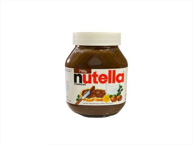 Kuala Lumpur, Malezya - 20 Ekim 2020: Beyaz arka planda izole edilmiş Nutella Çikolata Şişesi