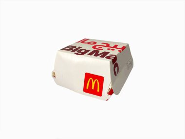 Kuala Lumpur, Malezya - 20 Ekim 2020: McDonald McBurger veya Burger kutusu beyaz arka planda izole edildi.