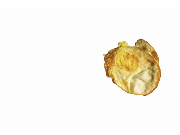 Жареное Яйцо Изолировано Белом Селективный Фокус — стоковое фото