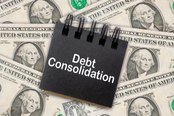 Dolar Banknotları arkaplanındaki DEBT CONSOLIDATION metni. İş Konsepti