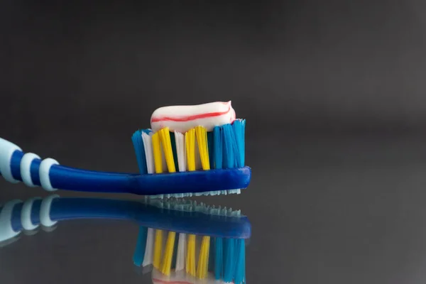 Escova Dentes Close Fundo Branco Conceito Saudável — Fotografia de Stock