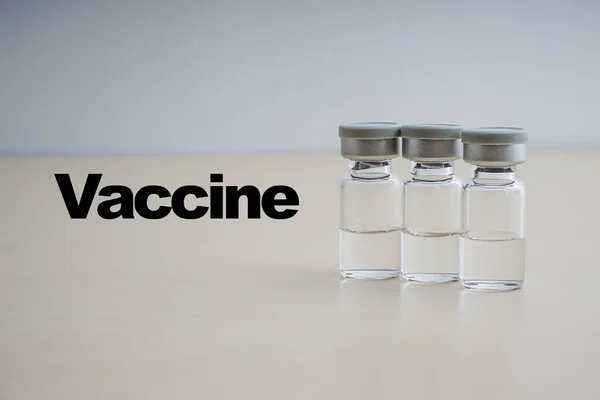 Vaccine Text Injekčními Lahvičkami Dřevěném Podkladu Koncept Koronaviru Nebo Covid — Stock fotografie