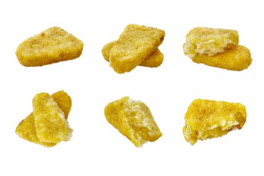 Beyaz arkaplana izole edilmiş patates köfteleri veya haşhaş.