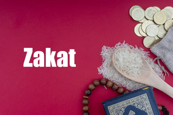 Zakat Palavras Com Alcorão Sagrado Moedas Rosário Arroz Conceito Zakat — Fotografia de Stock