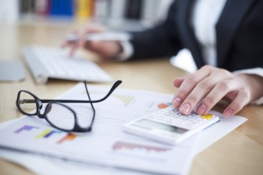 Ofiste çalışan iş kadını.