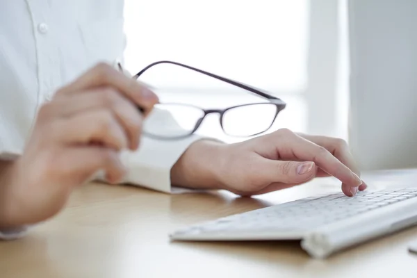 Businesswoman working in office — Stock Photo, Image