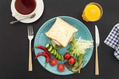 siyah arka plan üzerine Servis Kahvaltı