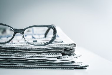 Gazeteler yığını