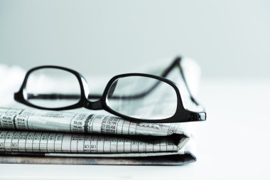 Gazeteler yığını