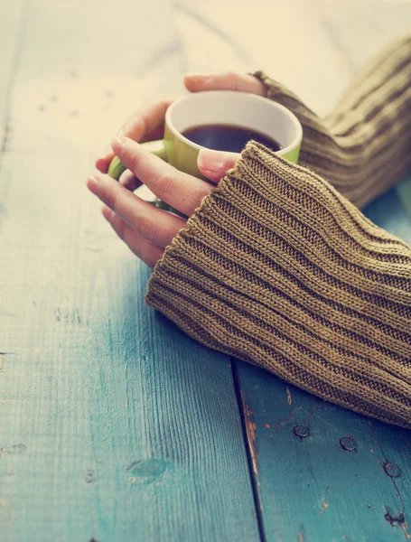 Female hands holding cup of coffee — Stock Photo, Image