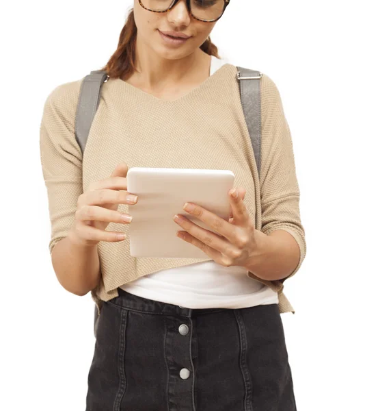 Chica estudiante joven usando tableta —  Fotos de Stock