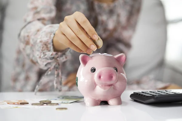 piggy banka para koyarak