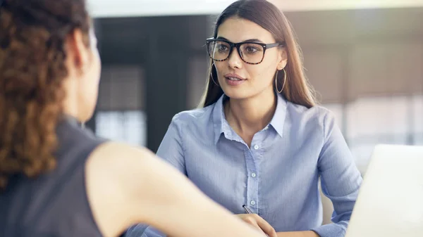 Concepto Asesor Discusión Para Empresarios — Foto de Stock